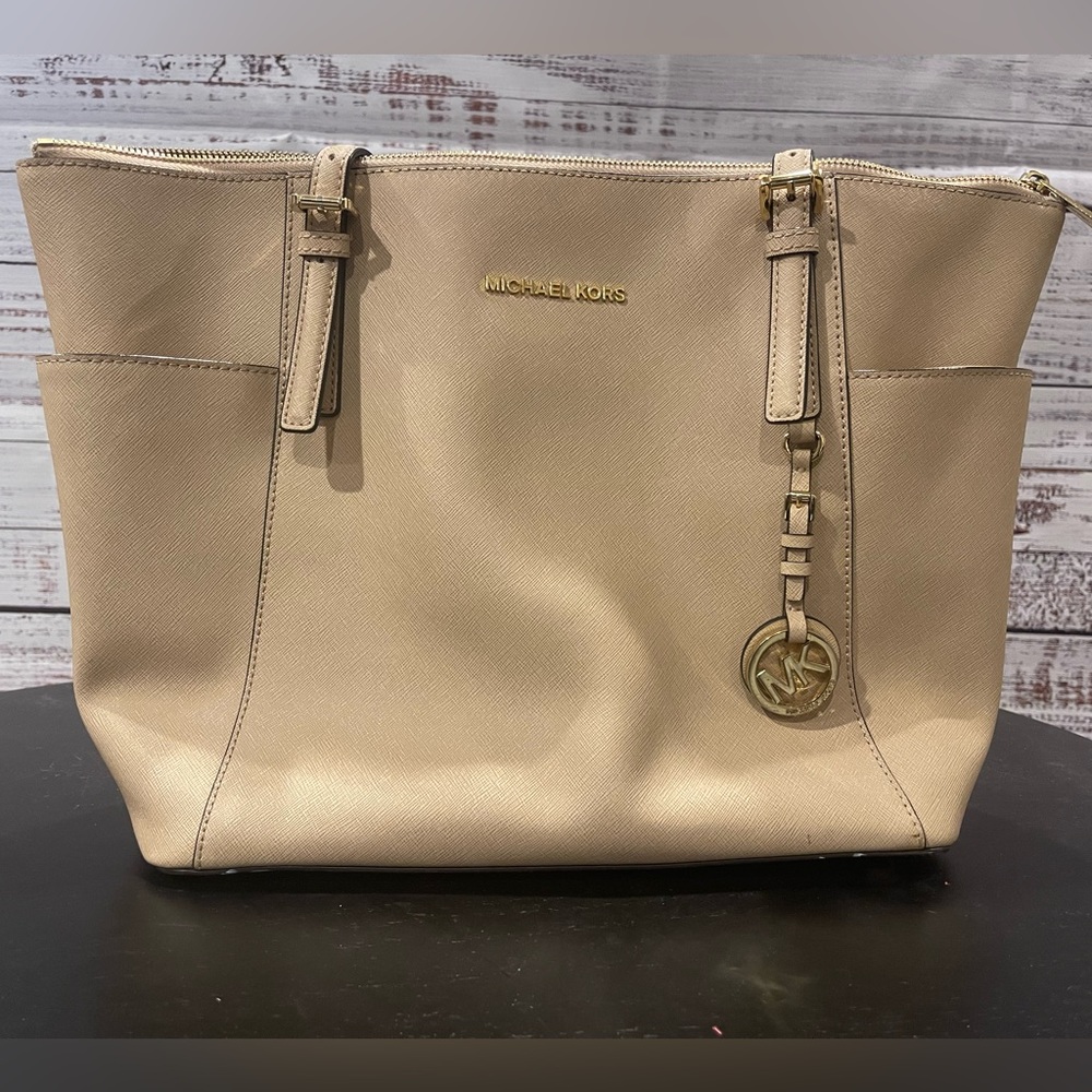 Michael Kors	Pink Blush Tote